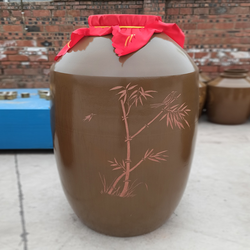 每一個(gè)陶瓷酒壇都是一件珍貴的藝術(shù)品