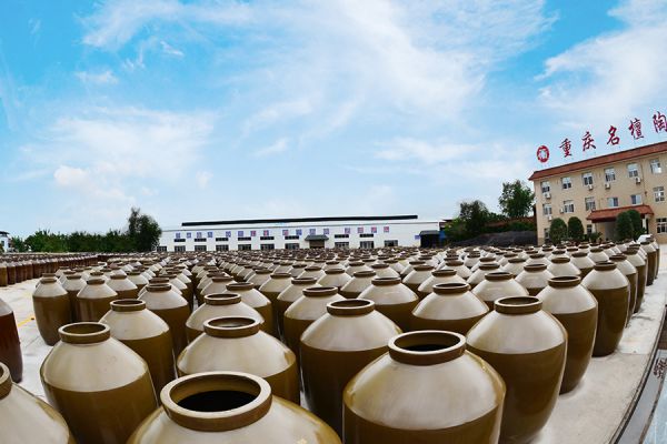 白酒選擇用陶瓷酒壇儲存的主要原因