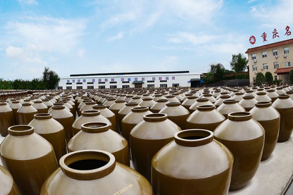 白酒窖藏為什么都選擇定制土陶酒壇？
