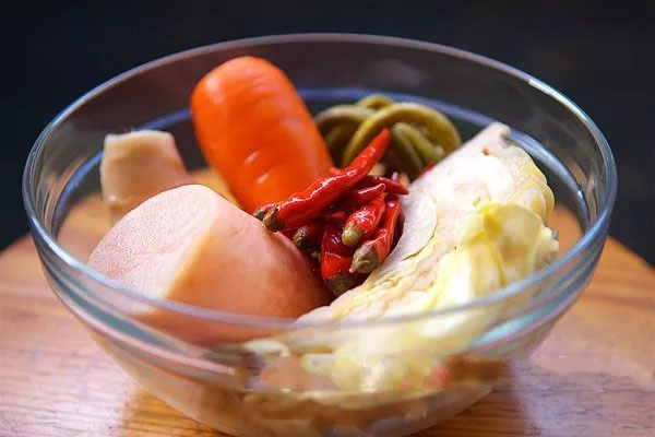什么材質(zhì)的泡菜壇子做的泡菜好吃？