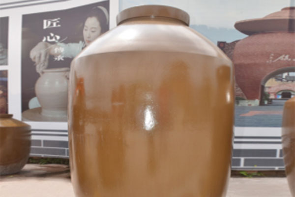 為什么用陶瓷酒壇貯存白酒更好喝？